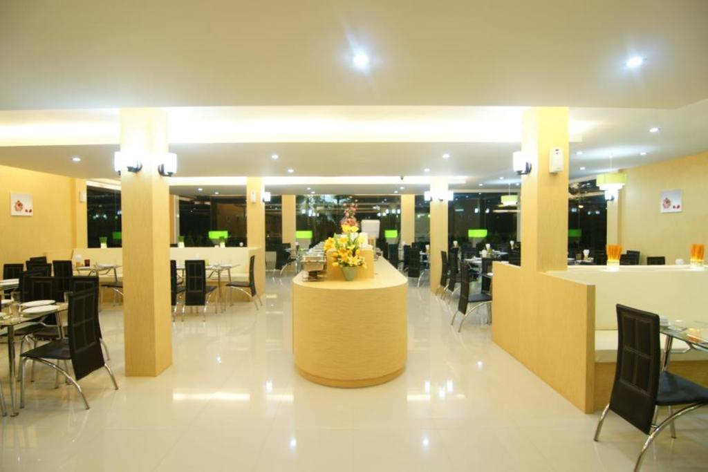 Dragon Beach Resort Jomtien Pattaya Екстериор снимка